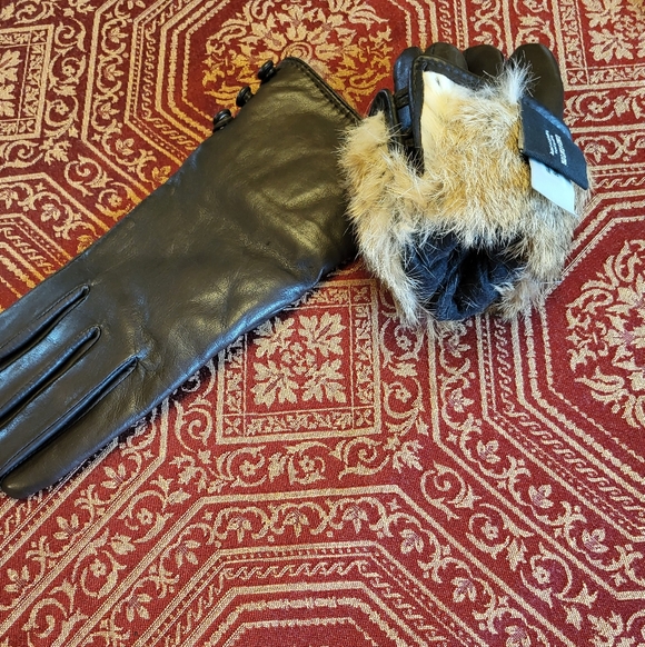 🆕️Lord and Taylor Dark Chocolate brown leather gloves with beige fur, Medium - Picture 5 of 6